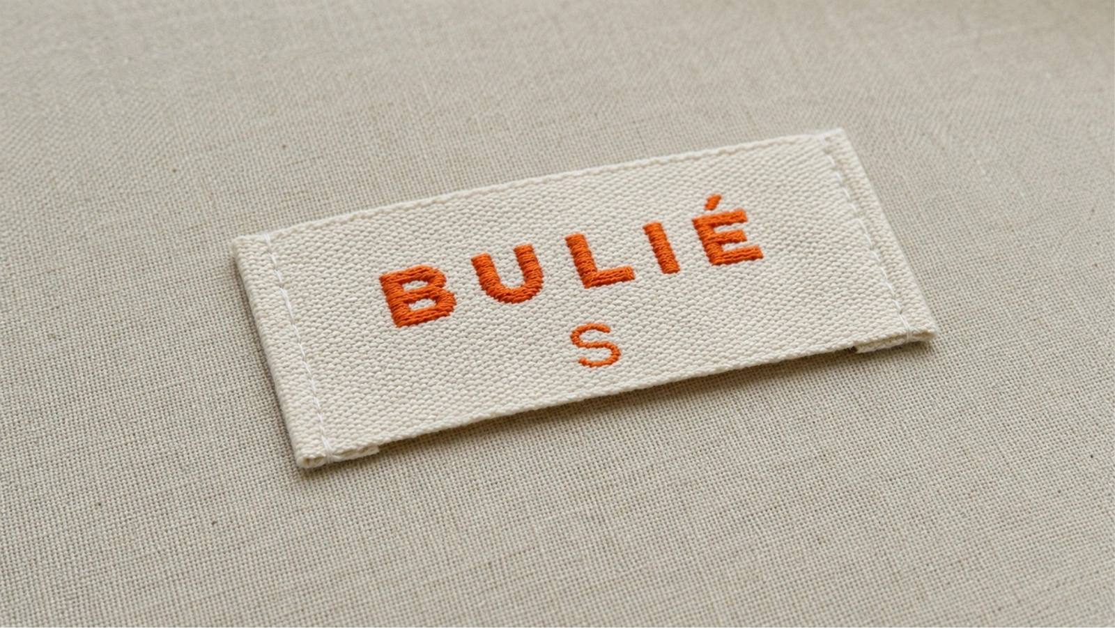 לוגוטייפ רקום של Bulié על תווית ארוגה טבעית