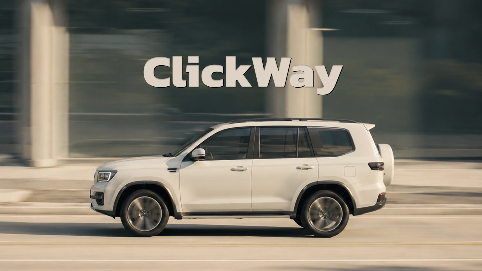 לוגו ClickWay מעל מכונית לבנה בתנועה